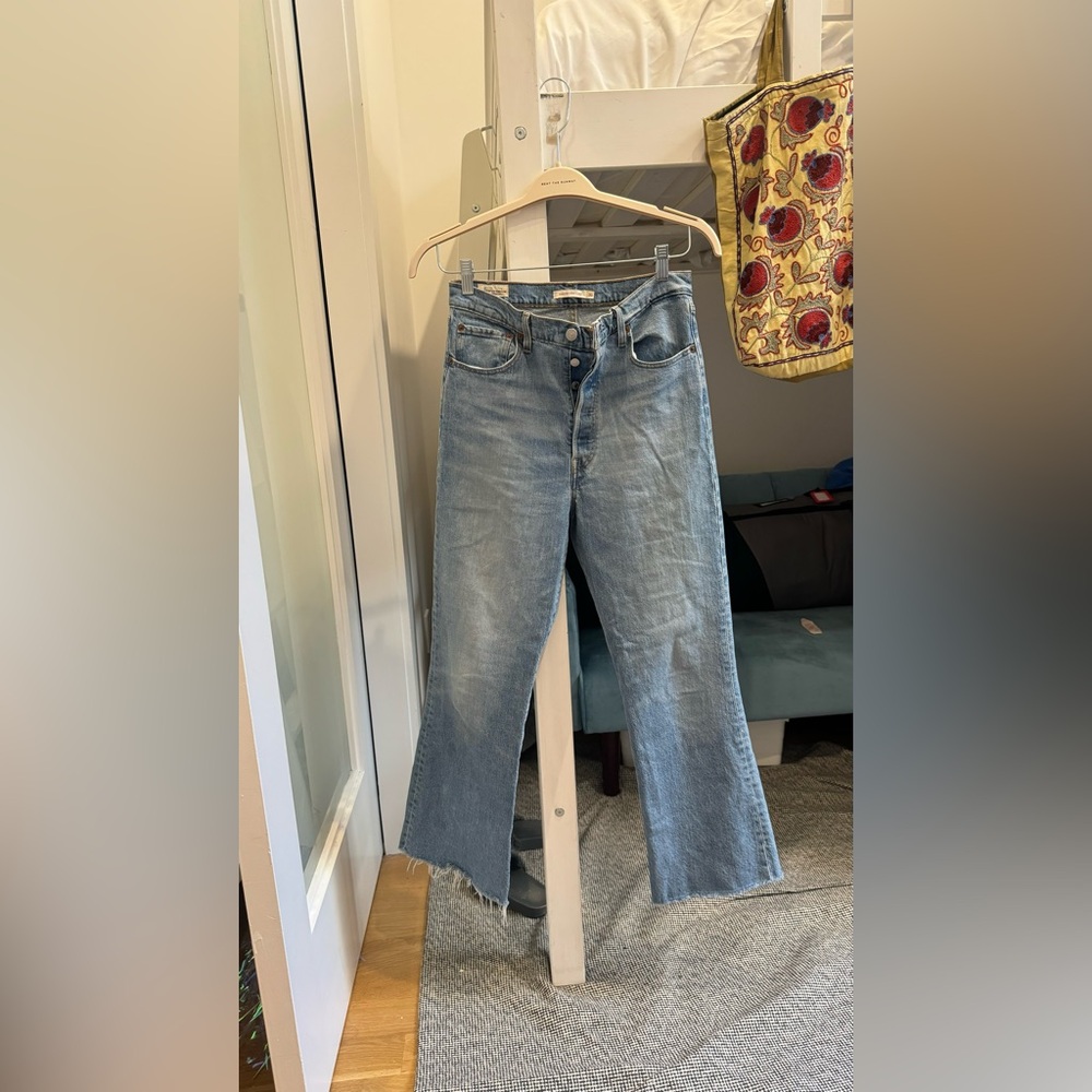 Levi’s Wide Leg Ribcage Jeans!!